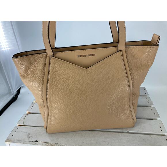 MICHAEL KORS, LIGHT TAN PEBBLED LEATHER WOMENS SHOULDER BAG - Picture 2 of 15